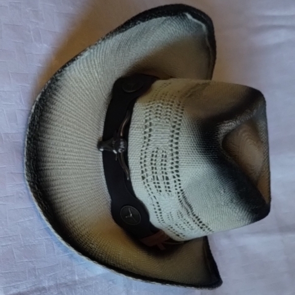 Off-White Cowboy Hat with Wide Brim and Dark Band - Picture 3 of 4